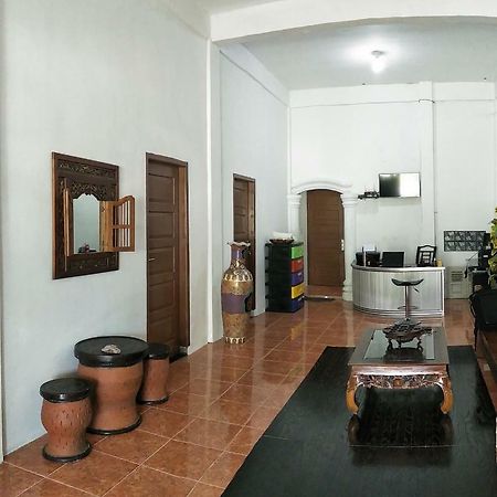 Kana Hasya Homestay "Rumoh Jamee" Meulaboh Exterior photo
